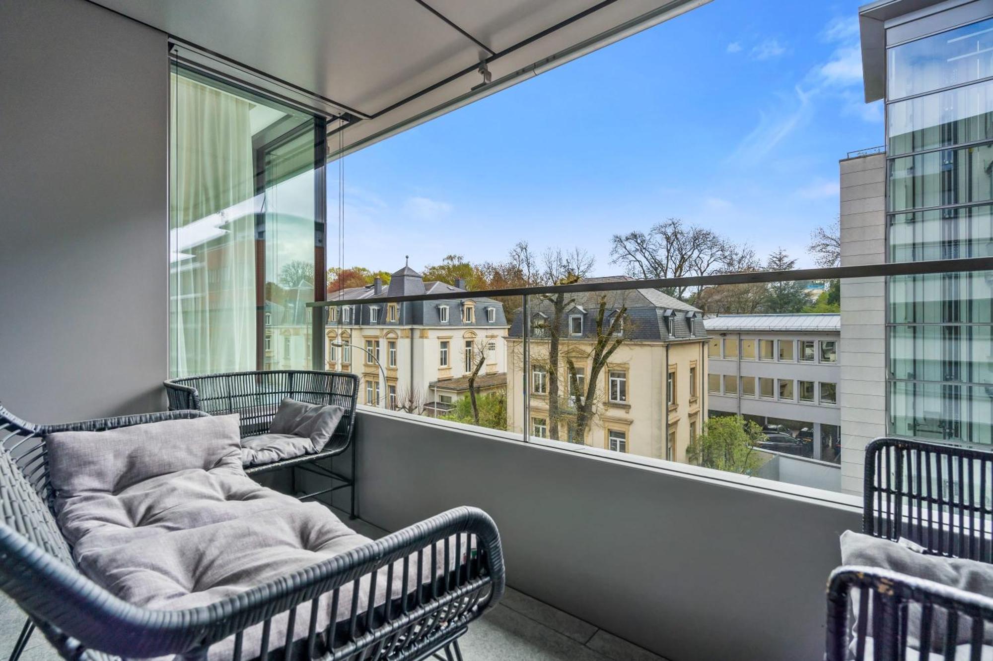 Elegant 2Br With Balcony In Heart Of Luxembourg Apartamento Exterior foto